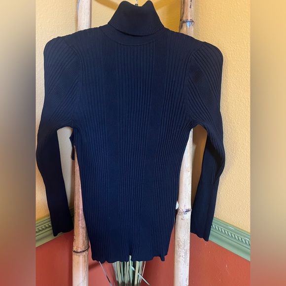 Anthropologie Sweaters - Anthropologie Black turtleneck